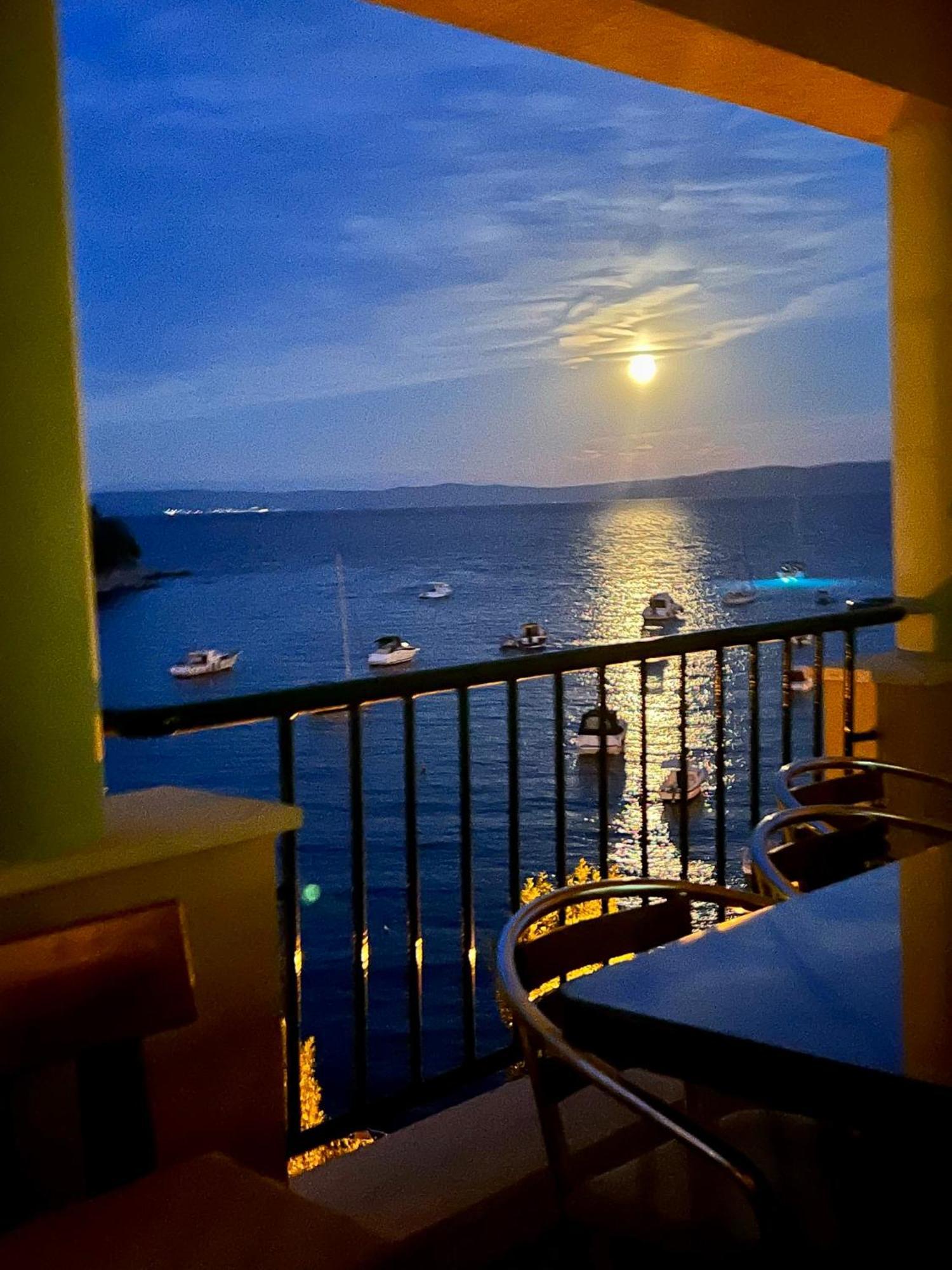 Villamar Beachfront Apartments With Free Private Parking Rabac Eksteriør billede