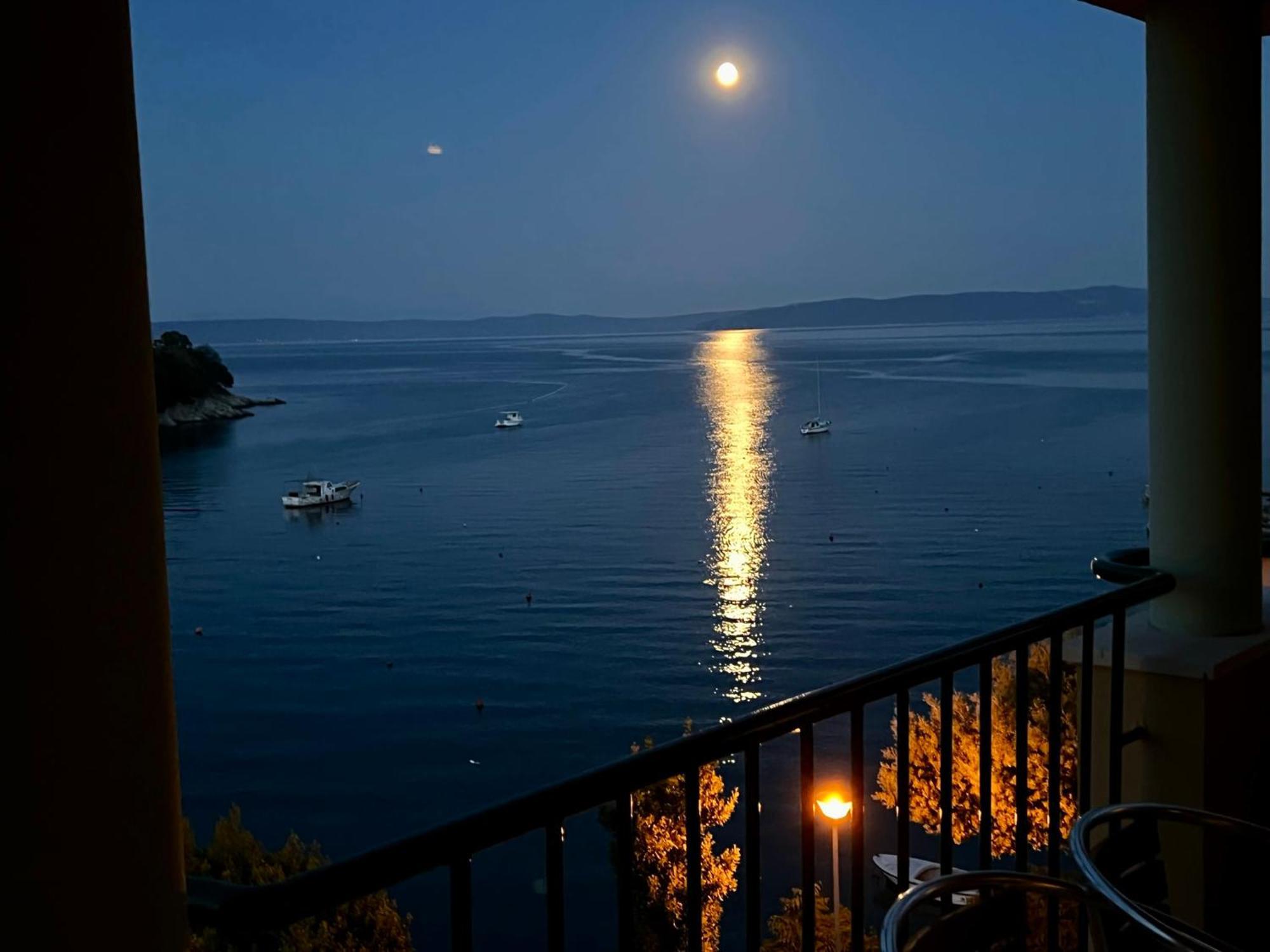 Villamar Beachfront Apartments With Free Private Parking Rabac Eksteriør billede